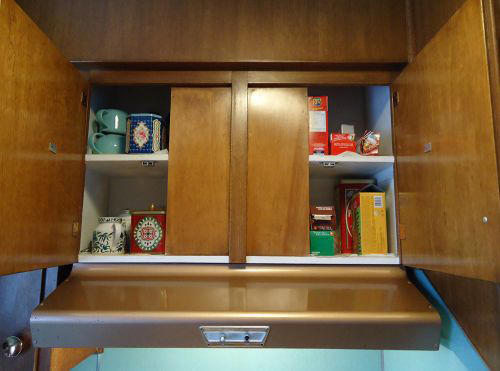 Căn bếp vẫn mới dù 60 năm không cải tạo