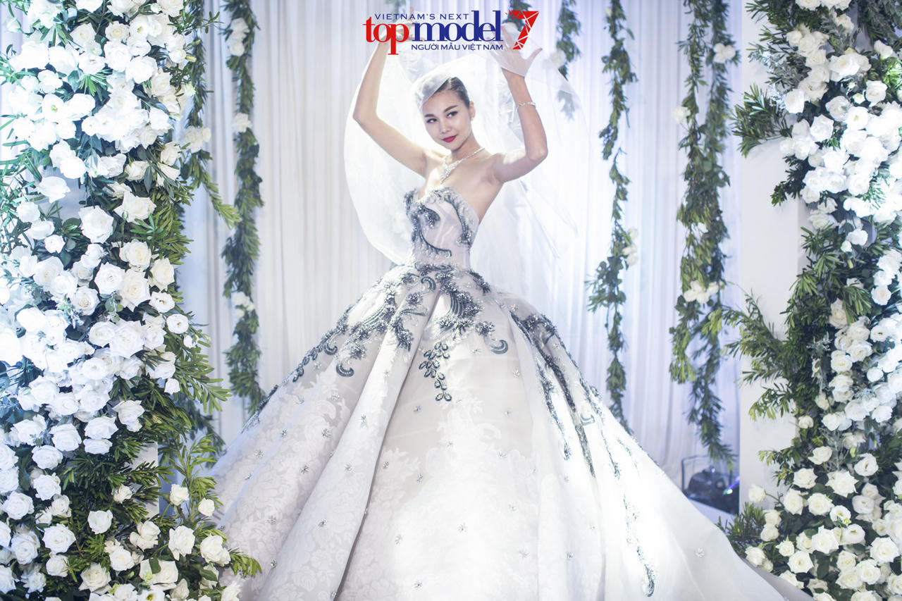 Thử chọn váy cưới hoa nhìn phát mê