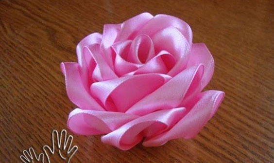 Tự làm hoa cài áo xinh lung linh