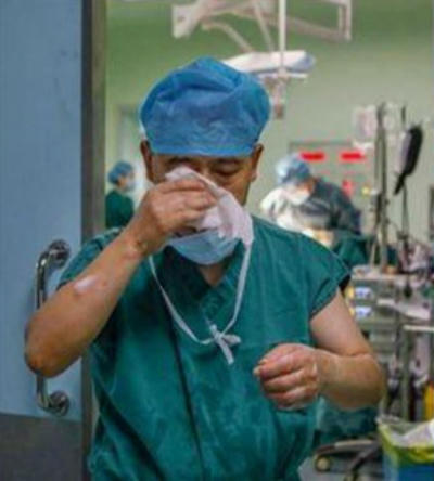 Quyết cứu bệnh nhân, bác sĩ không kịp nhìn mặt cha lần cuối Quyết cứu bệnh nhân, bác sĩ không kịp nhìn mặt cha lần cuối