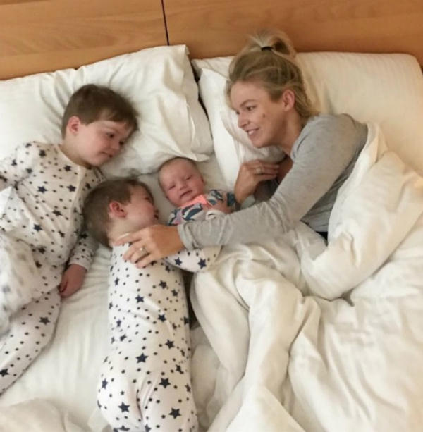 8-tu-nghe-duoc-luc-kiet-suc-vi-trong-con-da-lam-thay-doi-mot-nguoi-me