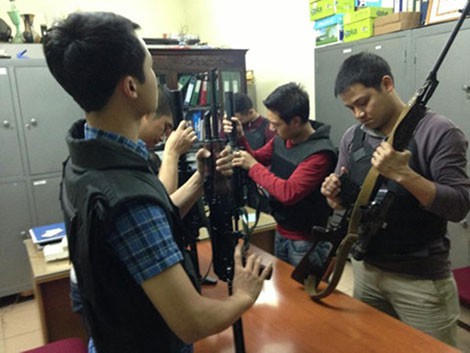 Cán bộ chiến sỹ Đội CSHS Đặc nhiệm chuẩn bị lên đường thực hiện nhiệm vụ.