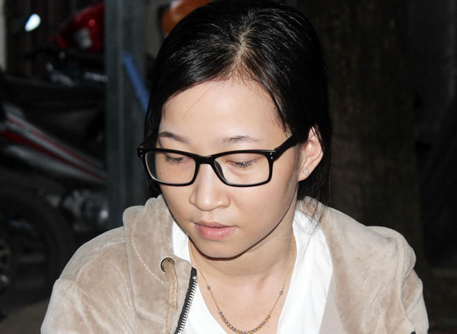 Cong an dieu tra nghi an be gai bi cha di sat nong vao mat hinh anh 2