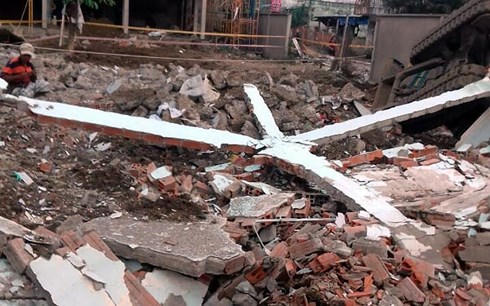 no khi thi cong hang rao truong mau giao khien 1 nguoi nhap vien hinh 1