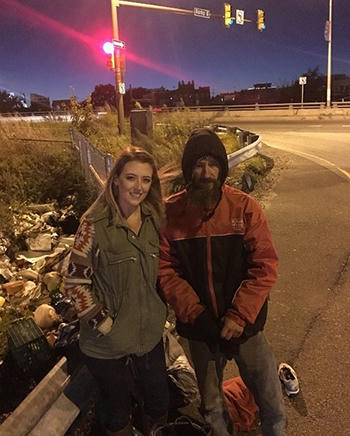 Kate McClure và ôngJohnny Bobbitt Jr.Ảnh:GoFundMe