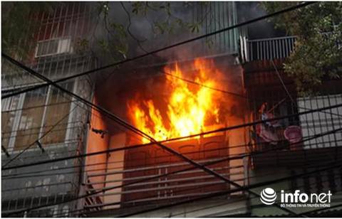 Hà Nội: Cháy lớn ở phố Trần Khát Chân