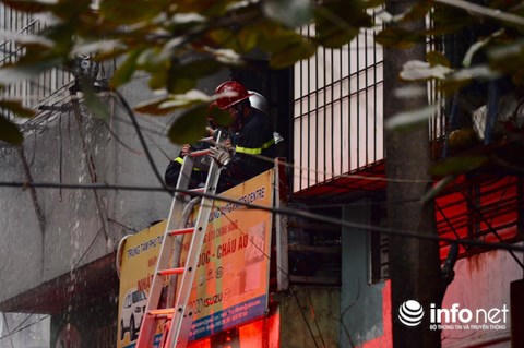 Hà Nội: Cháy lớn ở phố Trần Khát Chân