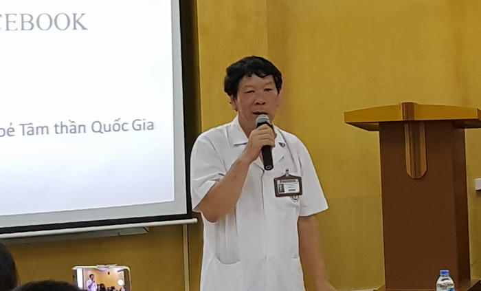 Bé 14 tuổi vào viện tâm thần vì nghiện nặng Facebook