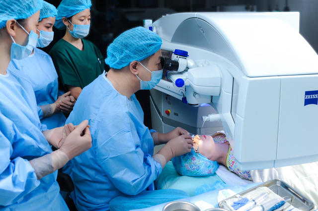 Chuyên gia cảnh báo biến chứng nguy hiểm của bệnh khô mắt