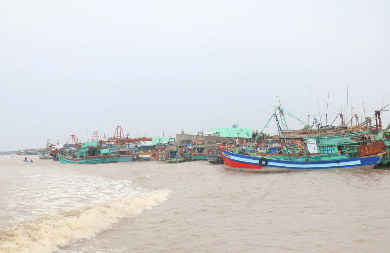 Người dân cực Nam tổ quốc phấn khởi khi bão Tembin không vào bờ