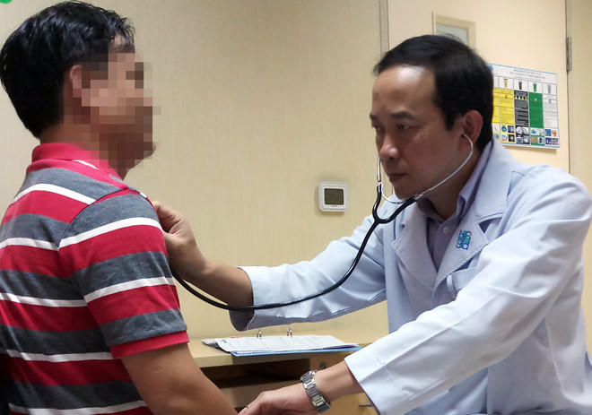 Suy thuong than, hoai tu khop vi chua ngua da dau sai cach hinh anh 1