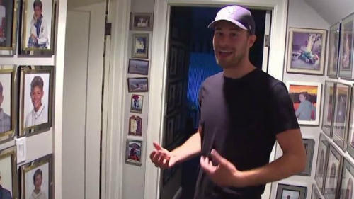 Anh Davis kinh hoàng phát hiện có người phụ nữ lạ mặt sống trên tầng áp mái phòng làm việc của mình. Ảnh: Urbo.