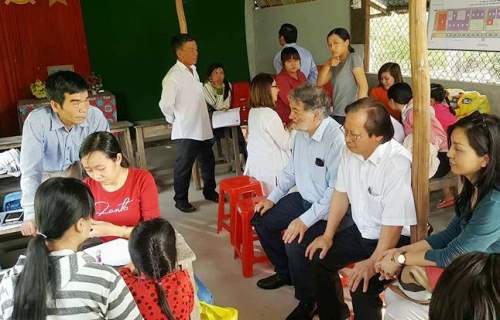 Các chuyên gia Viện nghiên cứu Y khoa Woolcock (Úc) và Chương trình Chống Lao Quốc gia của Việt Nam