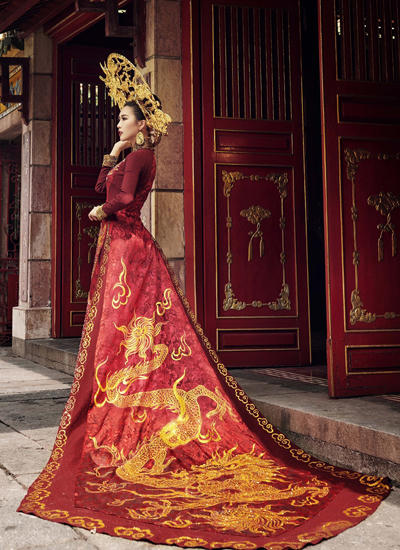 Bộ áo dài của Tường Linh khi thi Miss Intercontinental.