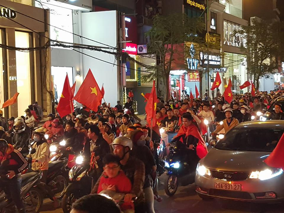 3 miền Bắc - Trung - Nam vỡ òa hạnh phúc, chúc mừng chiến thắng của U23 Việt Nam