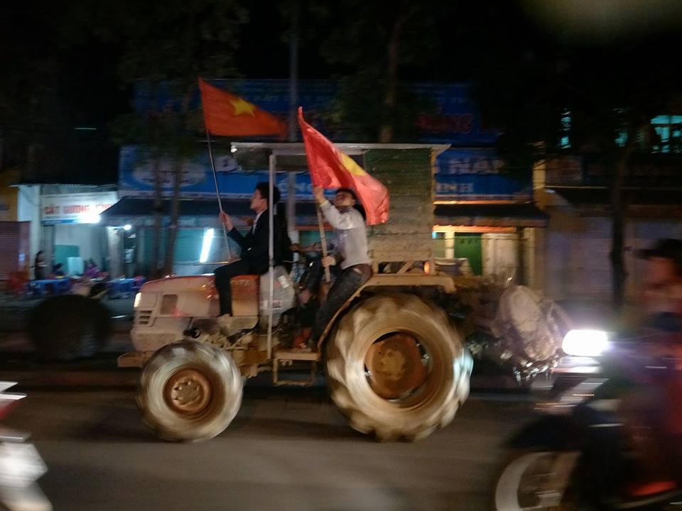 3 miền Bắc - Trung - Nam vỡ òa hạnh phúc, chúc mừng chiến thắng của U23 Việt Nam