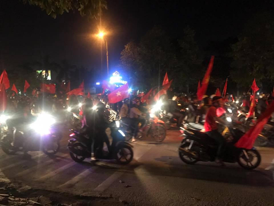 3 miền Bắc - Trung - Nam vỡ òa hạnh phúc, chúc mừng chiến thắng của U23 Việt Nam