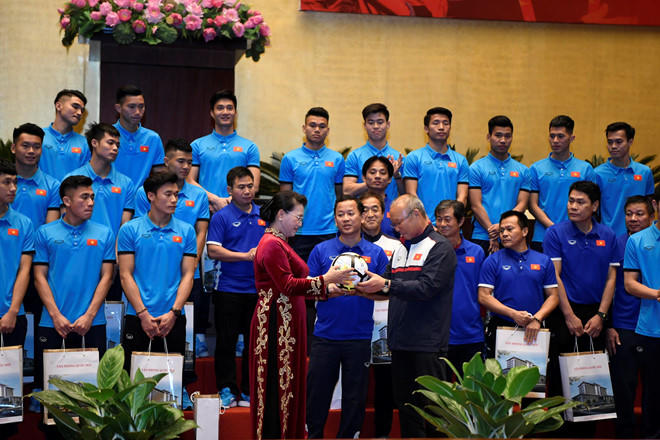 Chu tich Quoc hoi: U23 da lam 'song lai' niem tin vao bong da Viet Nam hinh anh 3