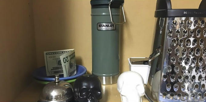 Mục đích giấu tiền vào các góc nhà của ông bố lập dị ngọt ngào - 9