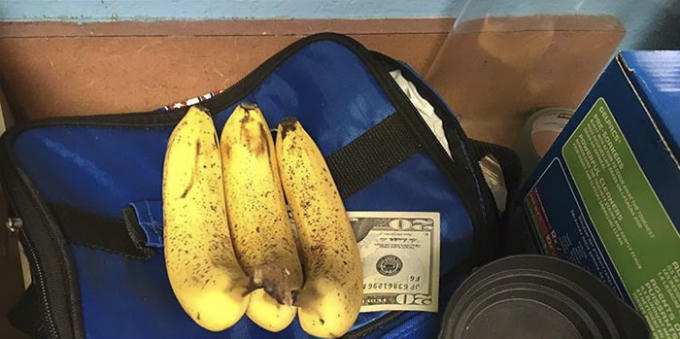 Mục đích giấu tiền vào các góc nhà của ông bố lập dị ngọt ngào - 10