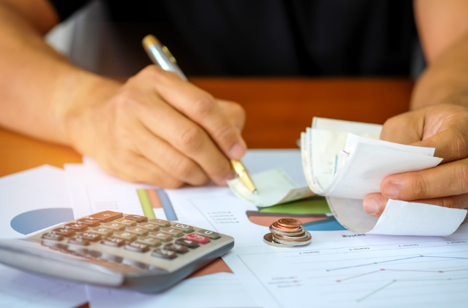 Tính toán chi phí cần dùng để chăm sóc sức khỏe cho từng thành viên.