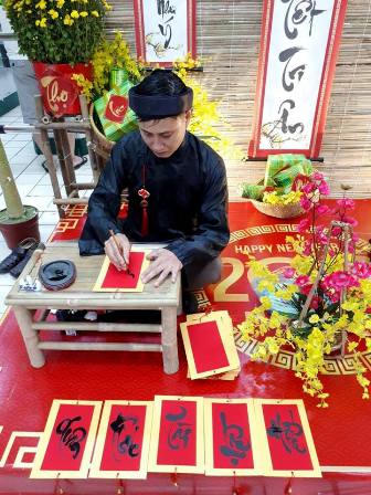 Sắm Tết tại siêu thị: Đông, vui nhưng chưa quá tải