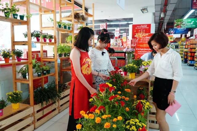 Sắm Tết tại siêu thị: Đông, vui nhưng chưa quá tải