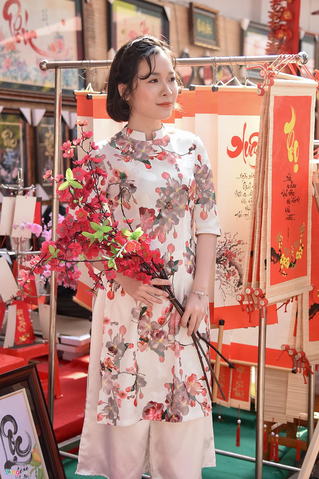 Phai dep Sai Gon no nuc dien ao dai ngay can Tet hinh anh 2