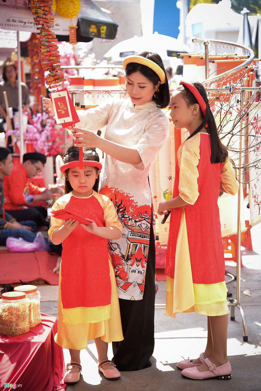 Phai dep Sai Gon no nuc dien ao dai ngay can Tet hinh anh 12