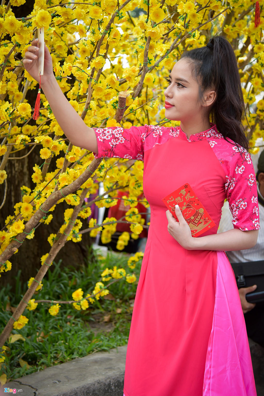 Phai dep Sai Gon no nuc dien ao dai ngay can Tet hinh anh 8