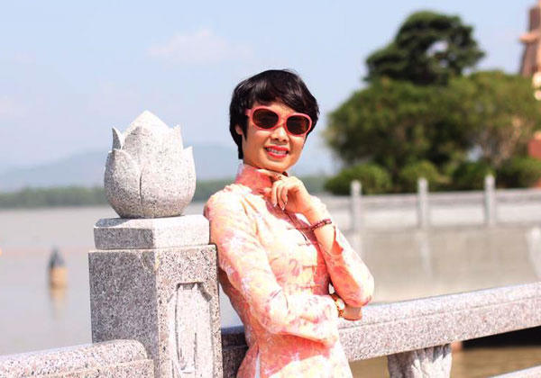 Với chị Thủy, cắm hoa vừa là sở thích vừa là cách để thư giãn sau những vất vả của cuộc sống.