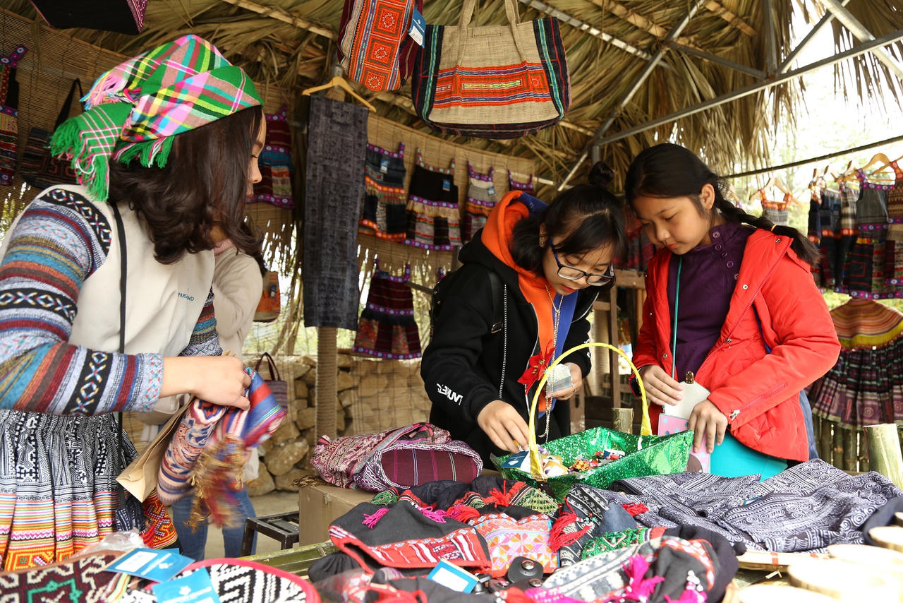 Trẩy hội khèn hoa giữa chốn bồng lai Fansipan