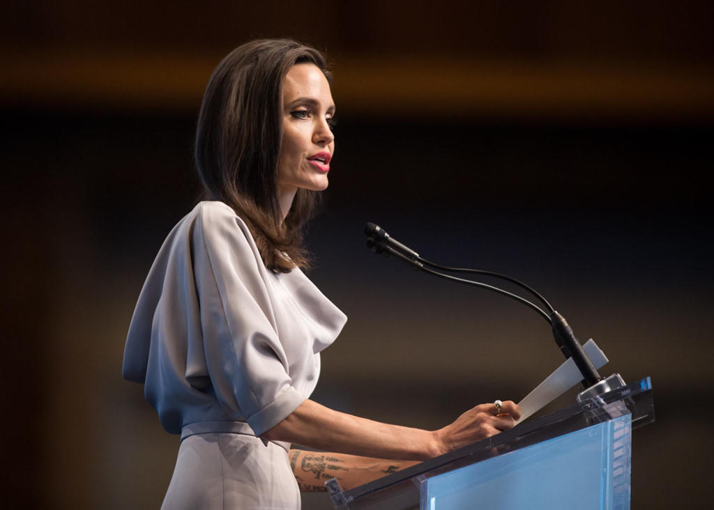 Lạm dụng tình dục: Tội ác dơ bẩn vì sao luôn 'sống khỏe' ở showbiz? hình ảnh 8 Lam dung tinh duc: Toi ac do ban vi sao luon 'song khoe' o showbiz? hinh anh 8