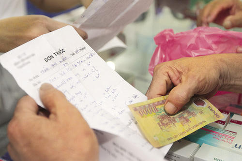 Tu hom nay, 1/3: Bo me phai trinh Chung minh thu nhan dan khi mua thuoc cho con hinh anh 1