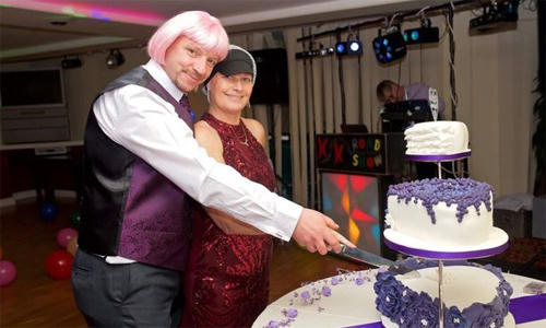 Anh Pete không ngại làm xấu mình để động viên vợ.