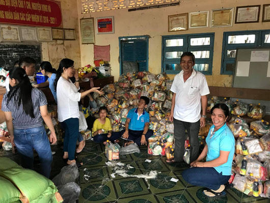 Đồng hành cùng “Đoàn từ thiện Cô Năm Nga”