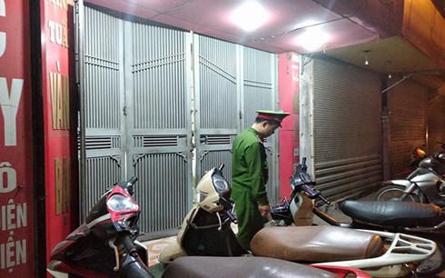 ha noi bat nghi pham dung sung cuop tiem vang trong dem hinh 2