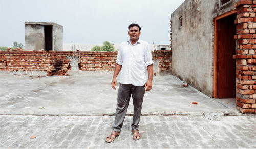 Anh Suresh cảm thấy nghẹt thở vì ở tuôit 35 không còn tìm được vợ nữa.