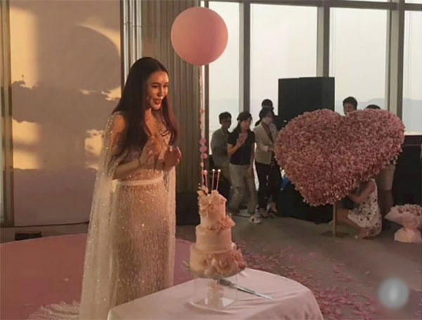 Bữa tiệc được tổ chức tại khách sạn sang trọng. Ảnh: