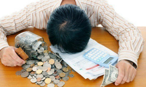 Nếu chỉ lo dành dụm từng đồng, bạn khó làm lớn, kiếm được nhiều. Ảnh:Dumb Little Man.