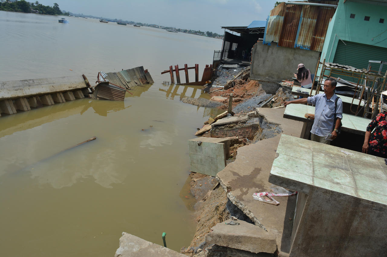 Chưa hết thời gian bảo hành, bờ kè tiền tỷ đã sạt lở