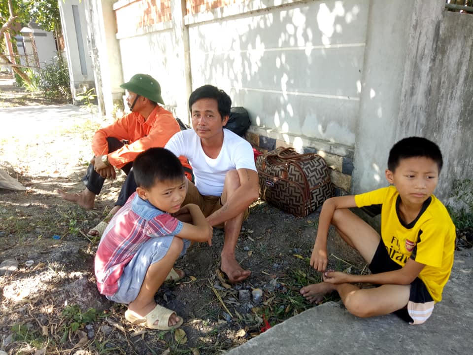 Xe khách chở 23 người bốc cháy dữ dội trên quốc lộ