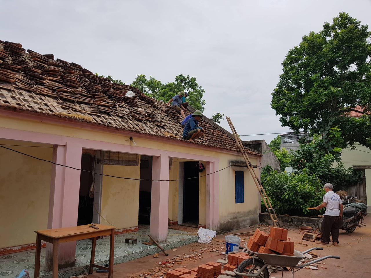 Sau 10 năm mỏi mòn chờ đợi, mẹ liệt sĩ đã được sửa nhà