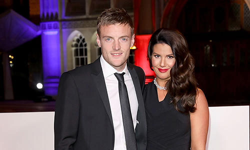 Rebekah Vardy (phải) sinh năm 1982.Cô hơn chồng - tiền đạoJamie Vardy - năm tuổi. Hai người kết hôn năm 2016 và có một con gái. Trước đó, Rebekahtừng trải qua một cuộc hôn nhân đổ vỡ.