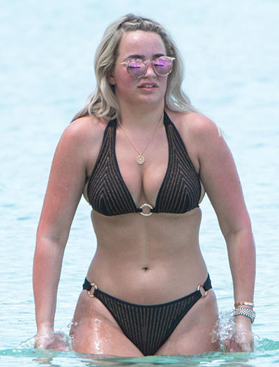 Megan Davison có thân hình đầy đặn, gợi cảm.