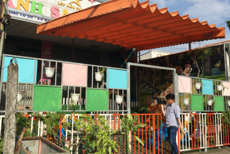 Bé gái 5 tuổi nghi bị bảo mẫu tát sưng mặt ở Sài Gòn