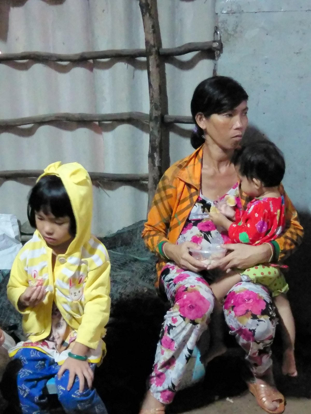 Cần Thơ:  “Đứt ruột” người mẹ nghèo “rao con lớn” để cứu bào thai trong bụng