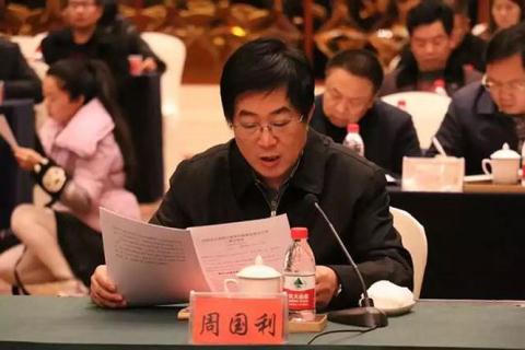 Trò ban chức cho hotgirl của quan tham