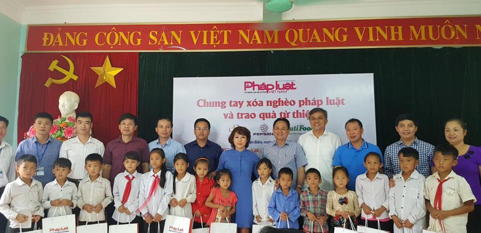 Báo Pháp luật Việt Nam “Chung tay xóa nghèo pháp luật” tại Điện Biên
