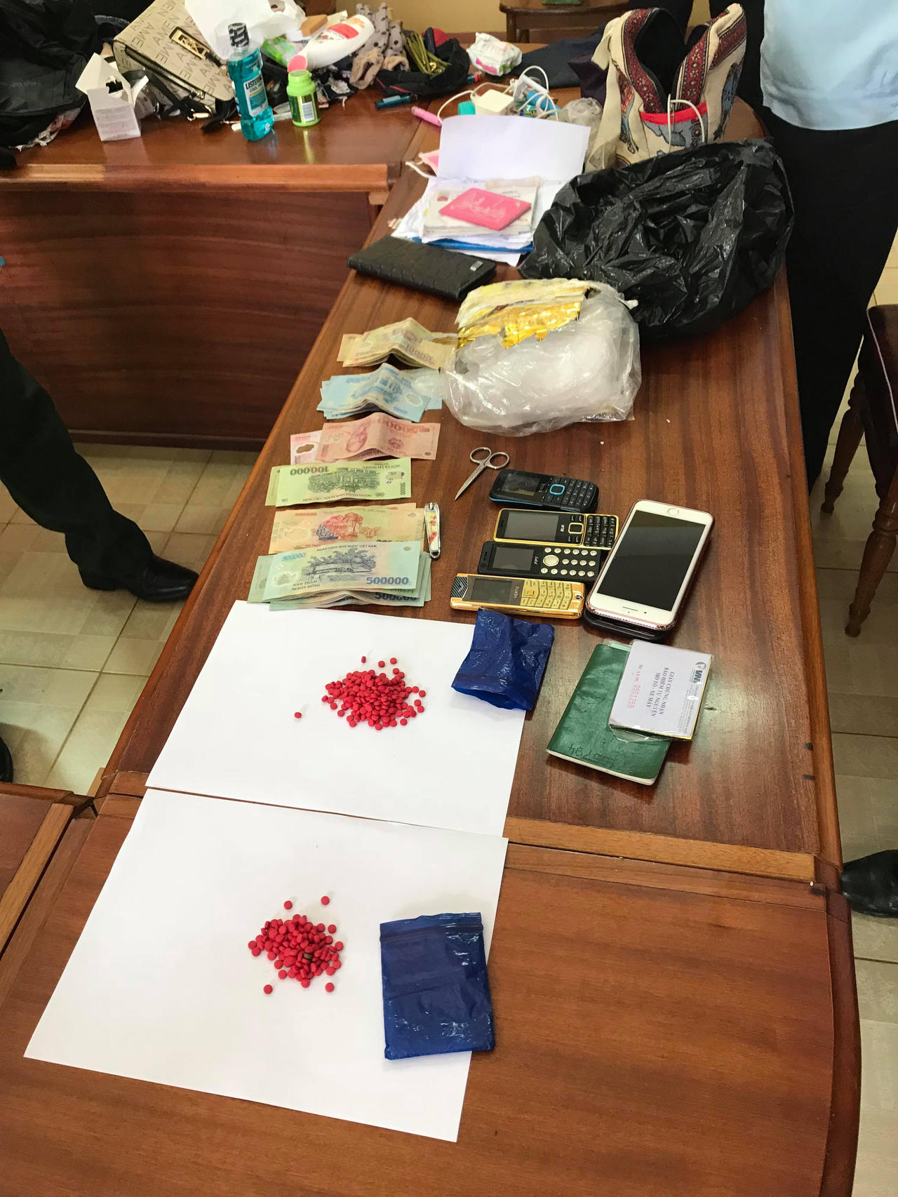 Bắt 2 đối tượng vận chuyển hơn 1kg ma túy qua cửa khẩu Bờ Y